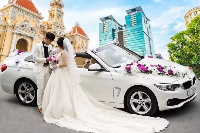 Xe cưới hỏi lễ hội